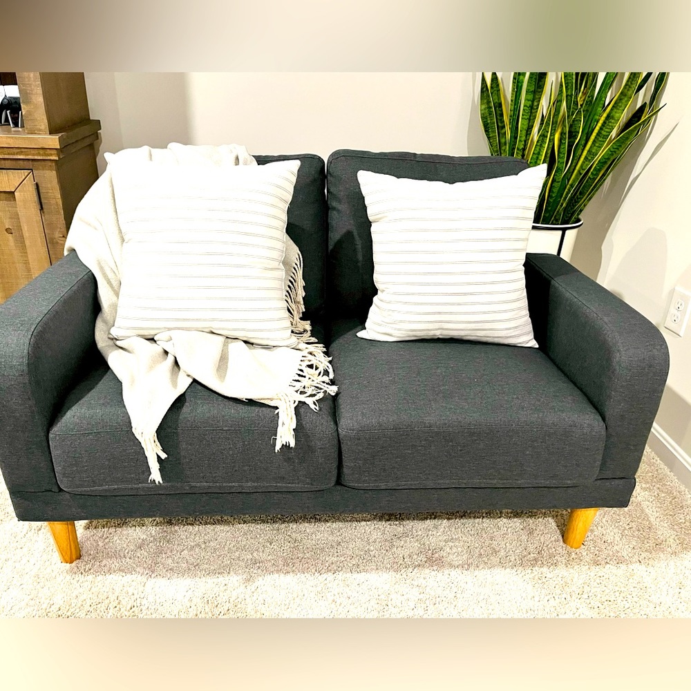🚫SOLD🚫50” dark gray upholstered loveseat